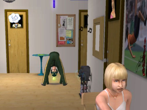 Doing yoga, Castor moons Chloe, who is oblivious at the chessboard